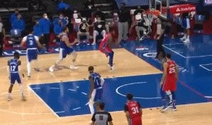 开云下载-恩比德不满判罚：詹姆斯应领到二级恶犯被驱逐出场